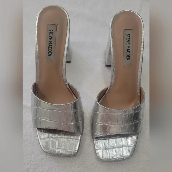 Steve Madden Silver Metallic Mules. Size 8 - Picture 1 of 8